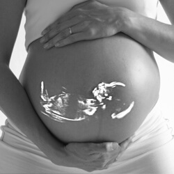 titelbild elterngeld-news, babybauch